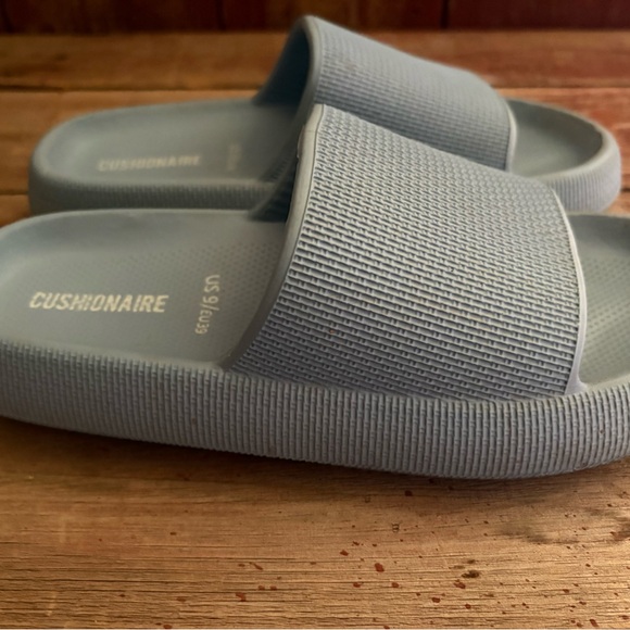 Cushionaire Women's Light Blue Slide Mules - Picture 4 of 6